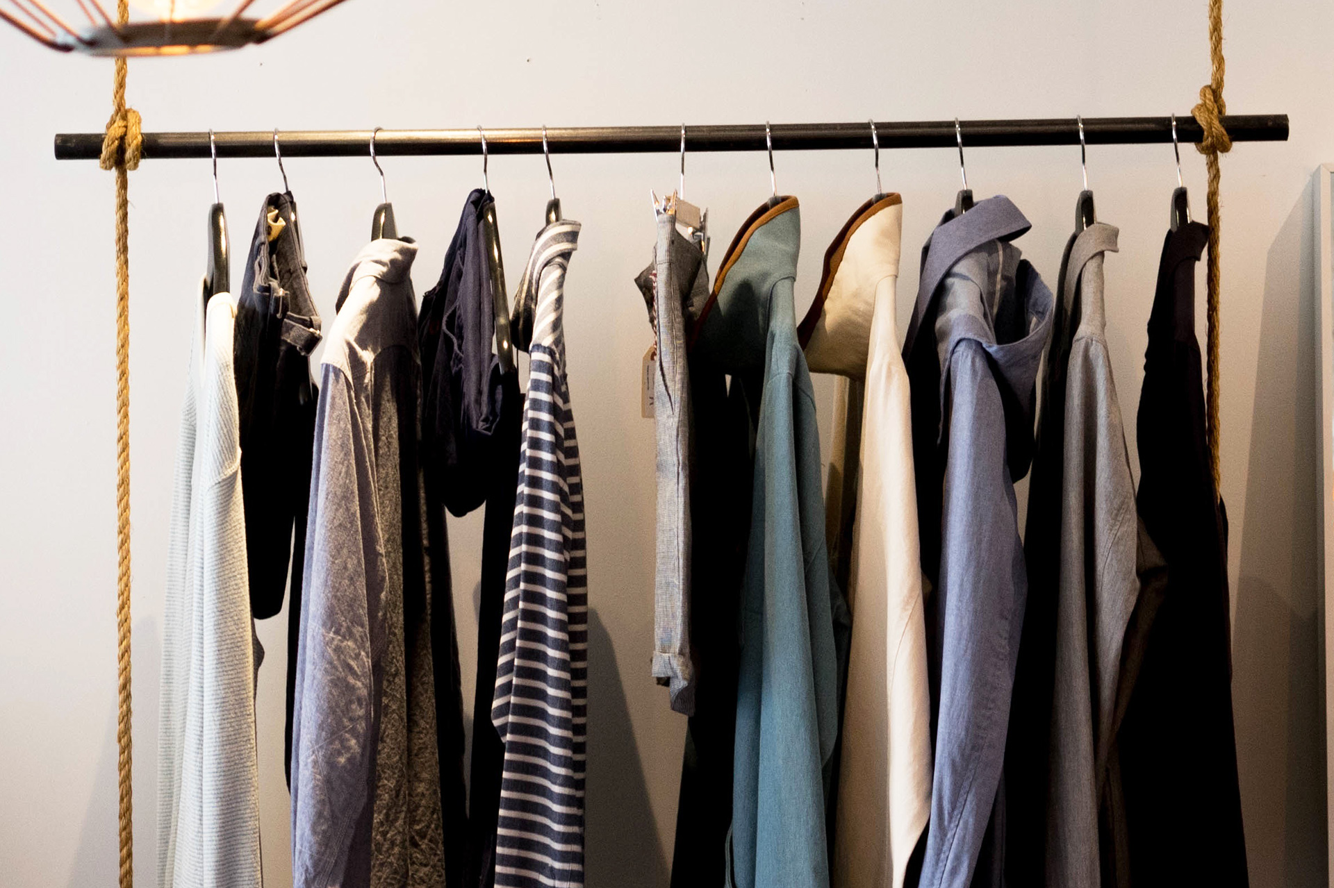 https://www.lifestorage.com/blog/wp-content/uploads/2015/11/no-closet-clothes-storage-b.jpg