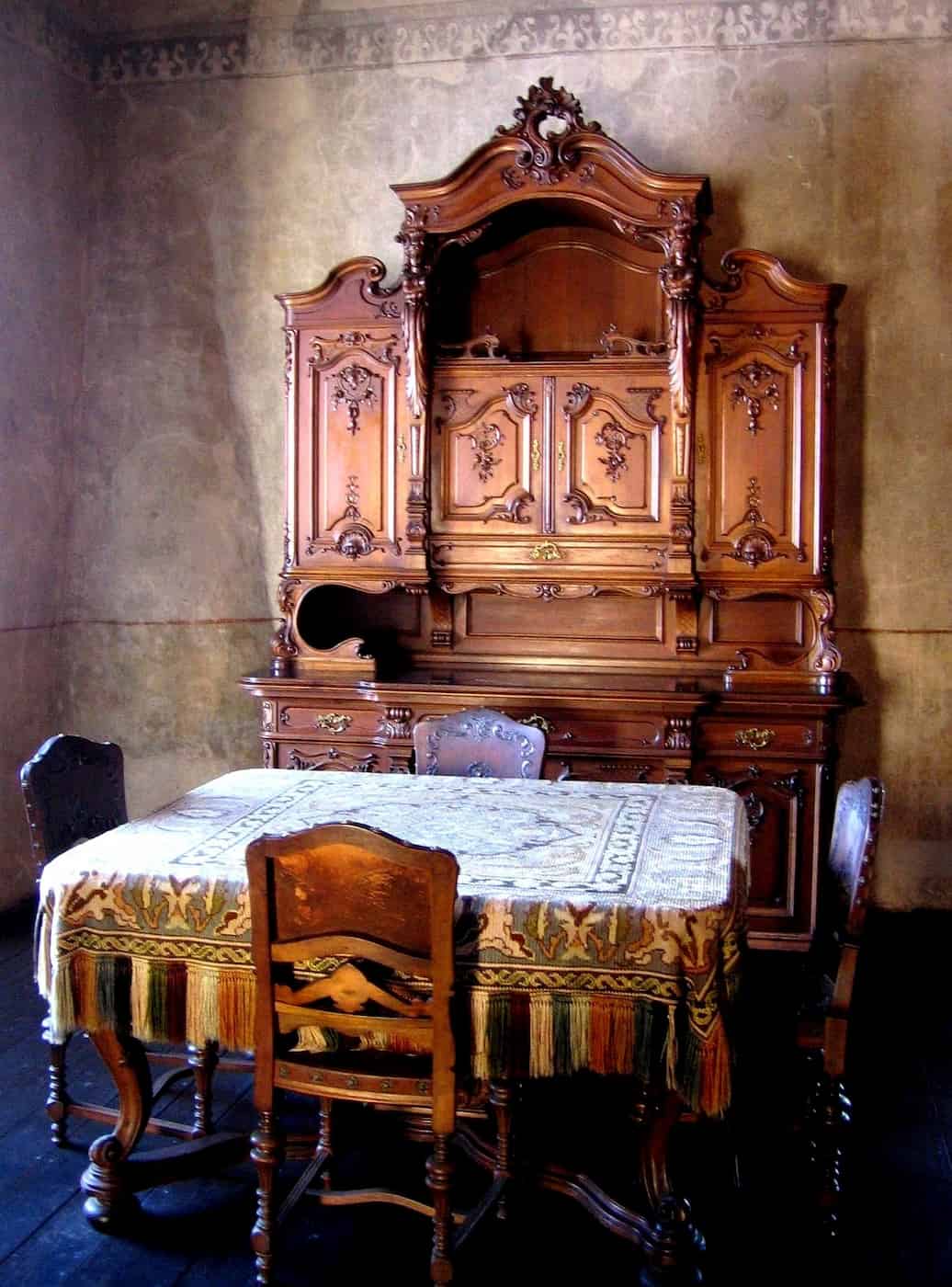 How To Tell if Old Furniture Is Valuable